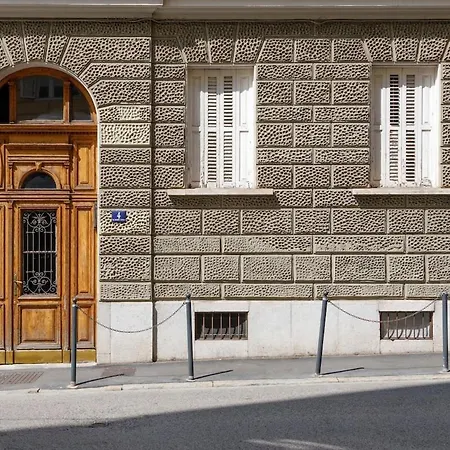 Apartament Charming Apartment-new-center Triest
